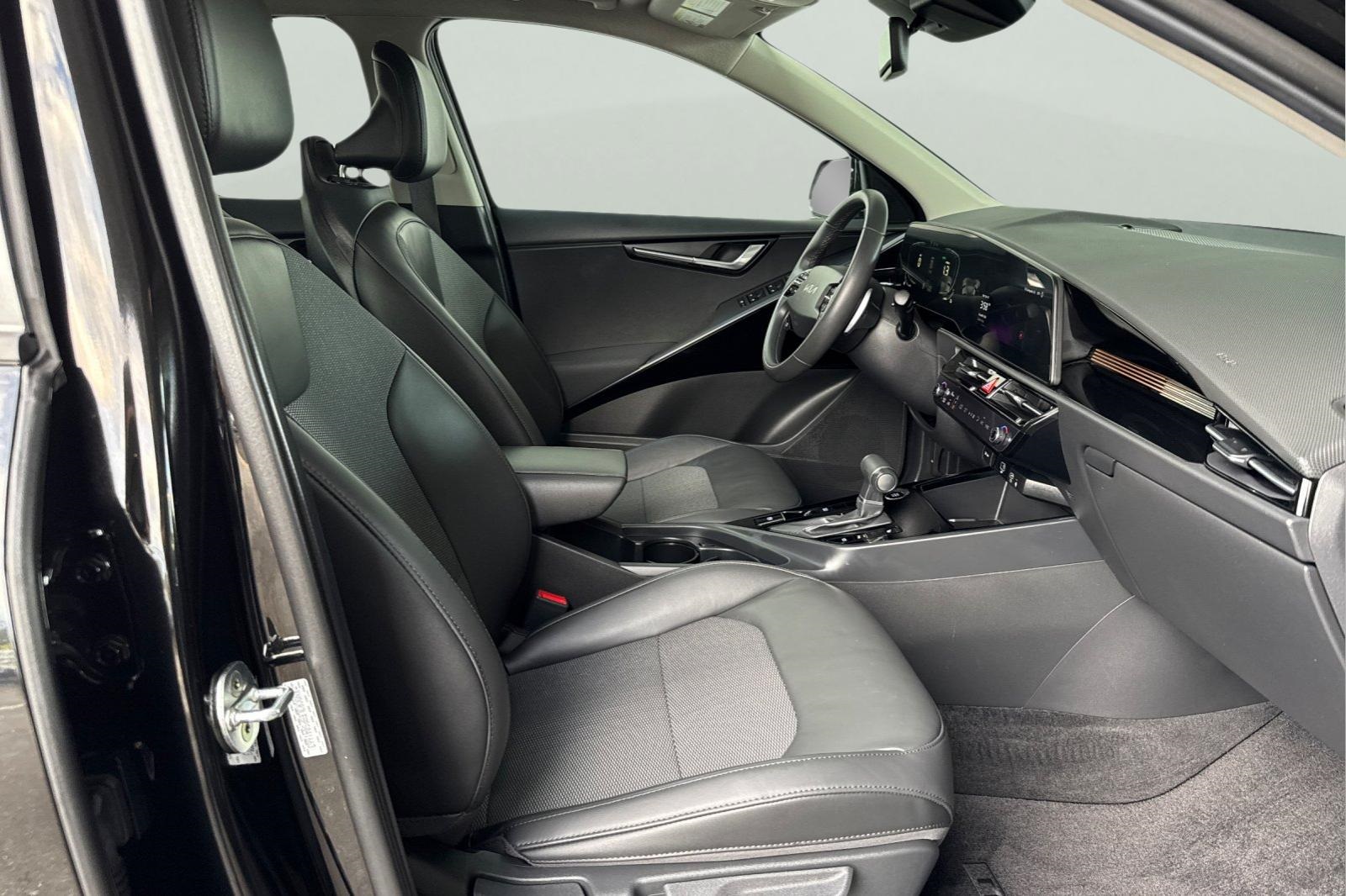 2023 Kia Niro EX photo 17