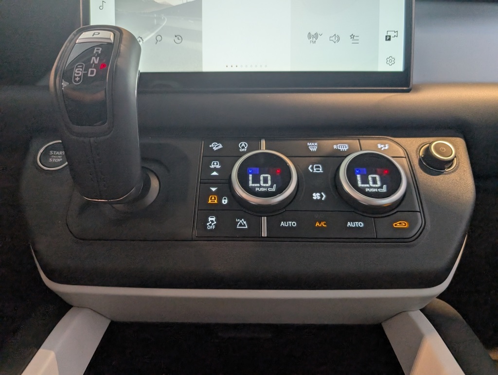 2025 Land Rover Defender 110 S photo 20