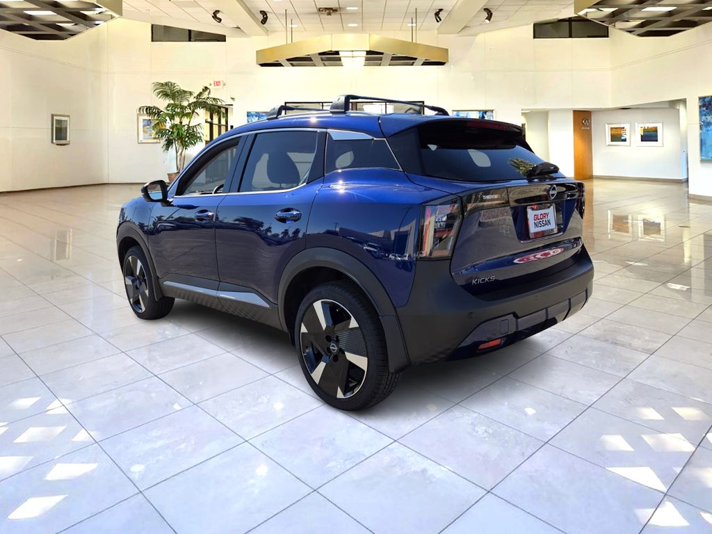 2026 Nissan Kicks SR photo 3