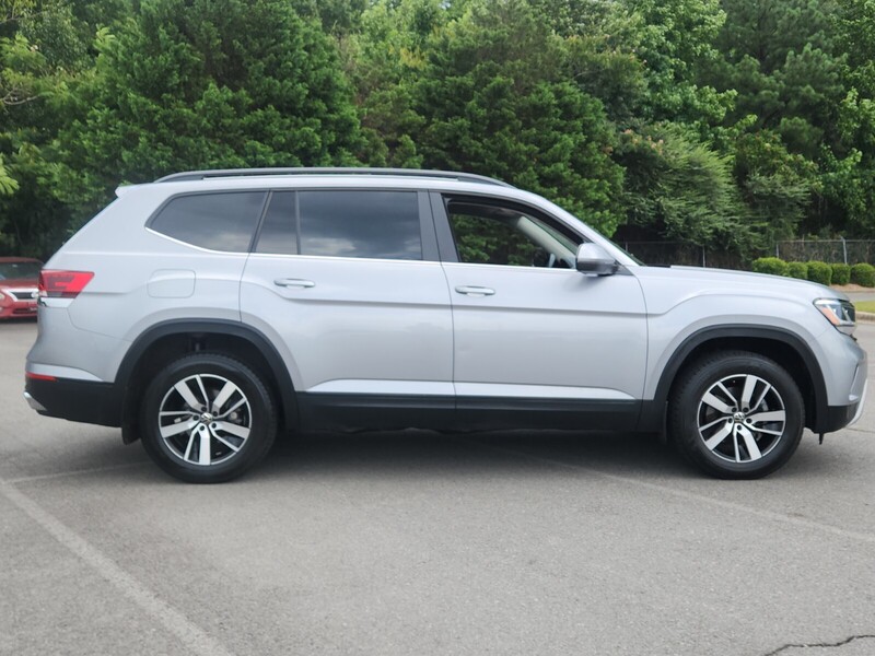 2022 Volkswagen Atlas SE photo 2