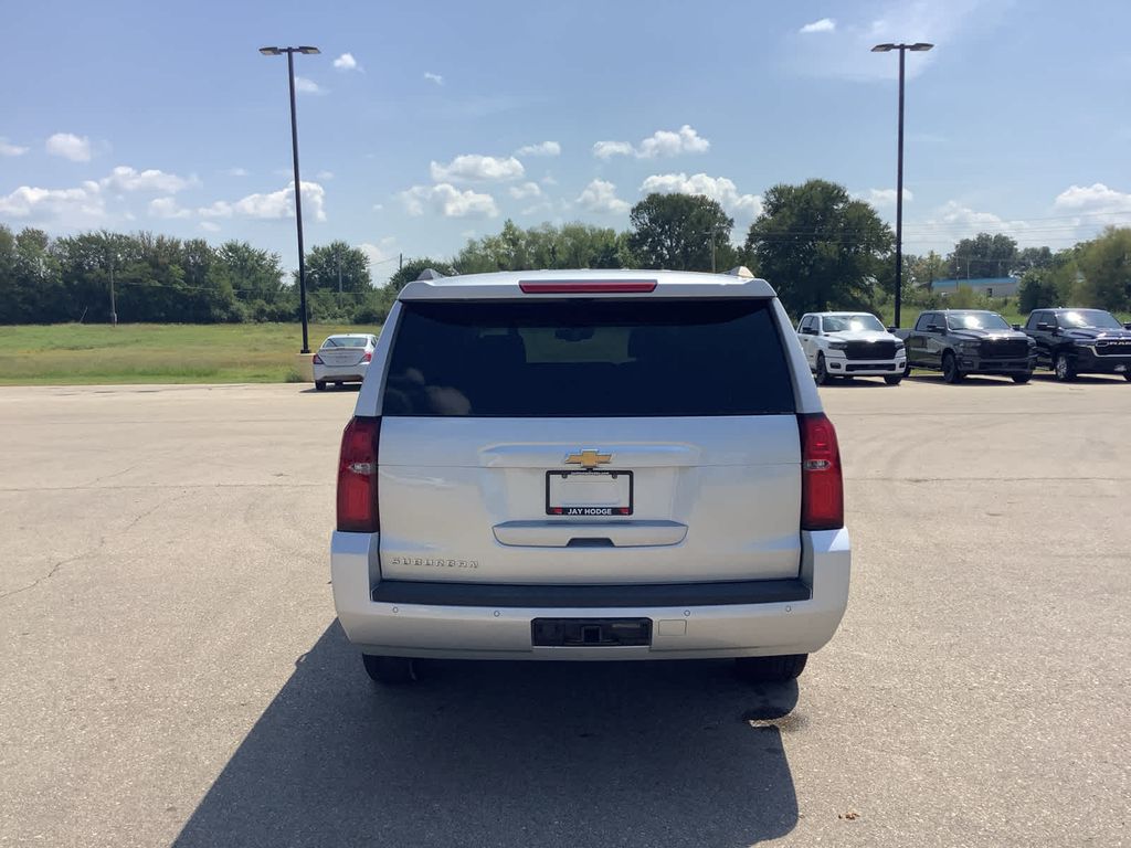 2019 Chevrolet Suburban LT photo 6
