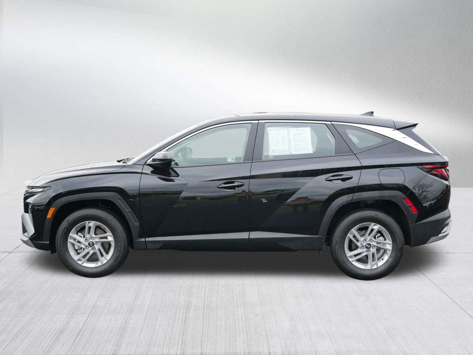 2025 Hyundai Tucson SE photo 4