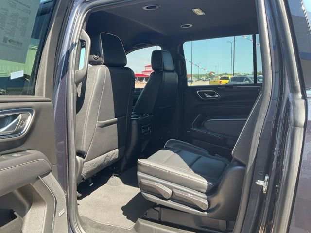 2023 Chevrolet Suburban Premier photo 2