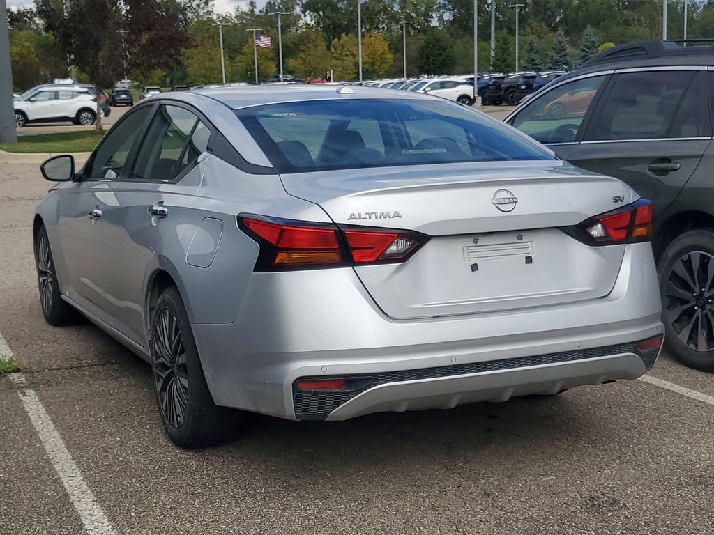 2023 Nissan Altima 2.5 SV photo 3