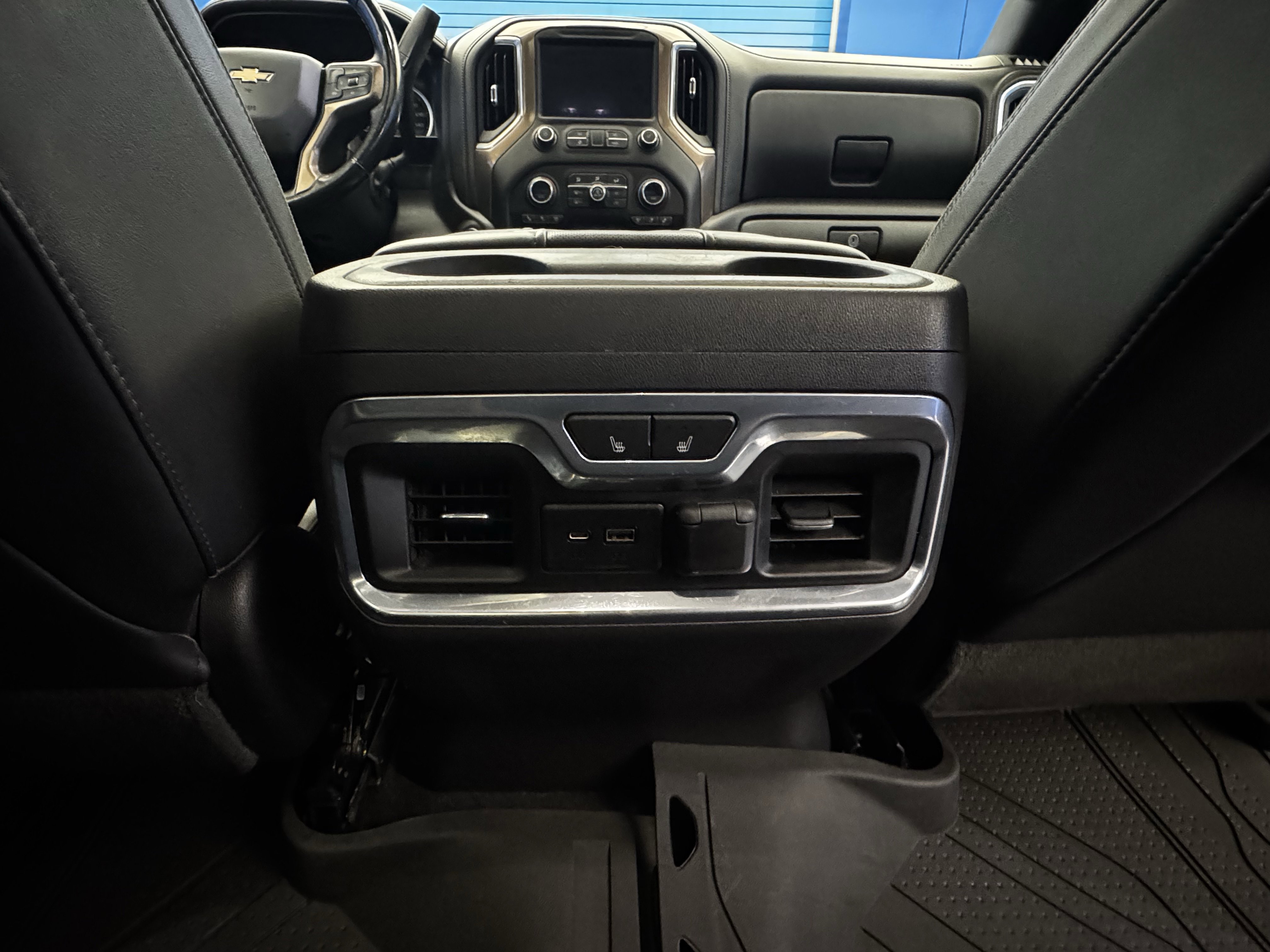 2020 Chevrolet Silverado 1500 High Country photo 12