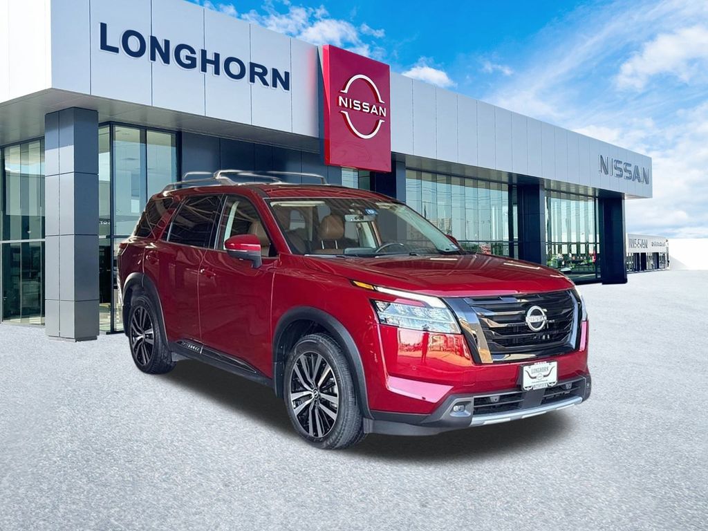 2024 Nissan Pathfinder Platinum's photo
