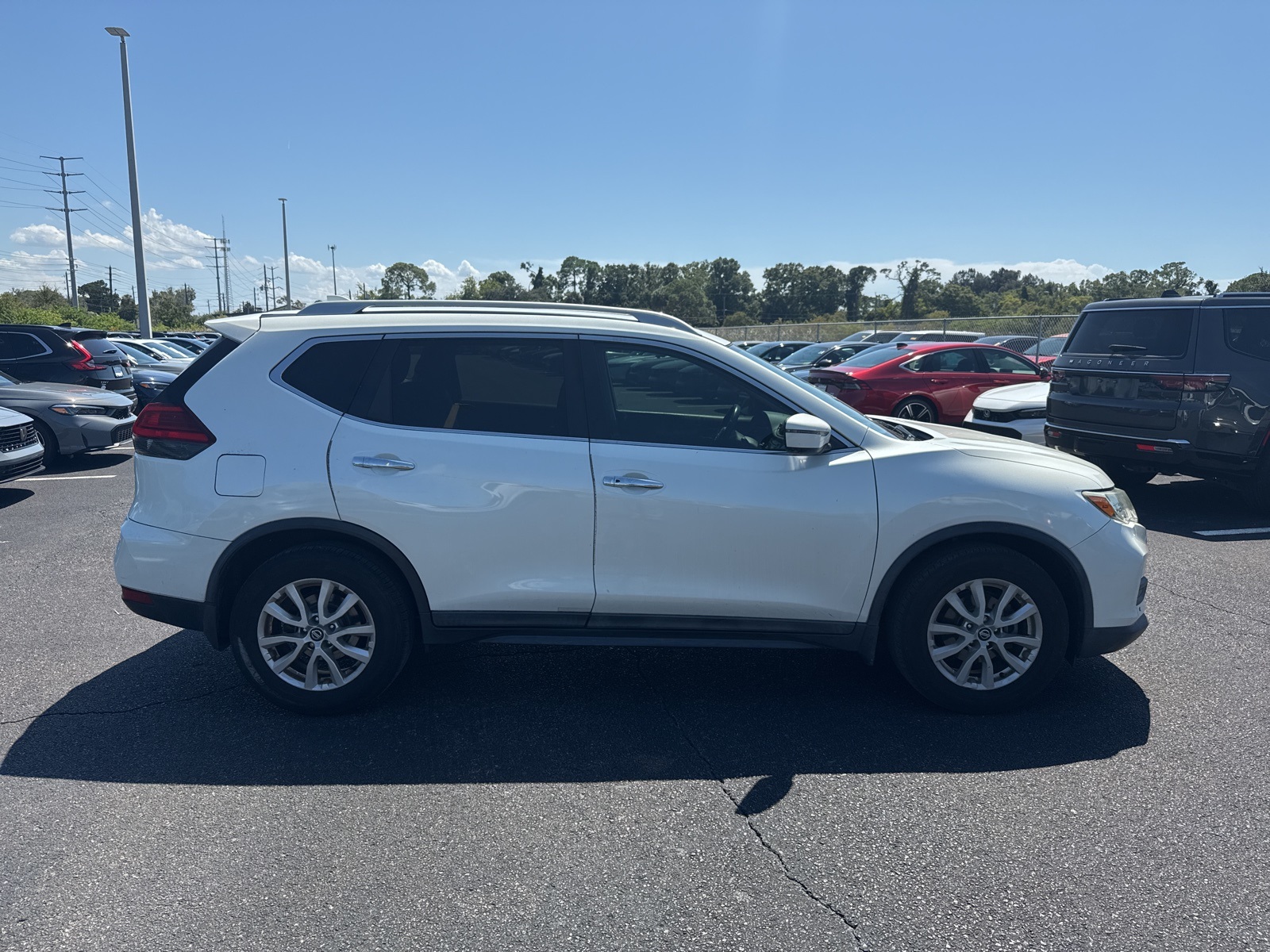 2017 Nissan Rogue SV photo 8