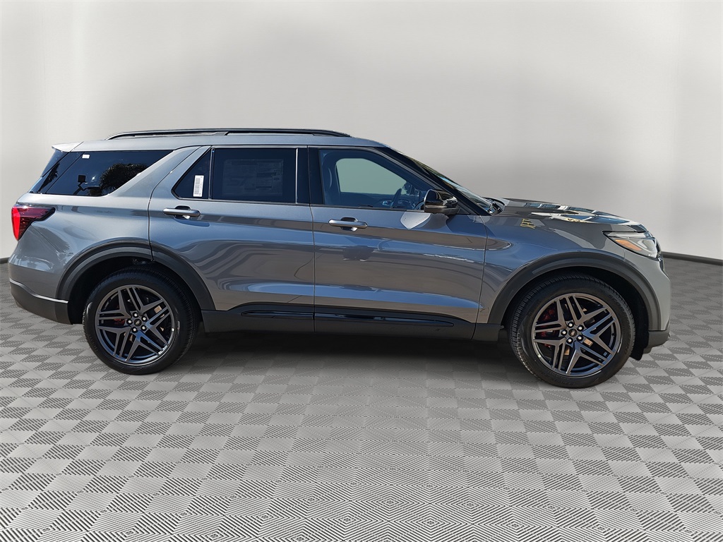 2025 Ford Explorer ST photo 2