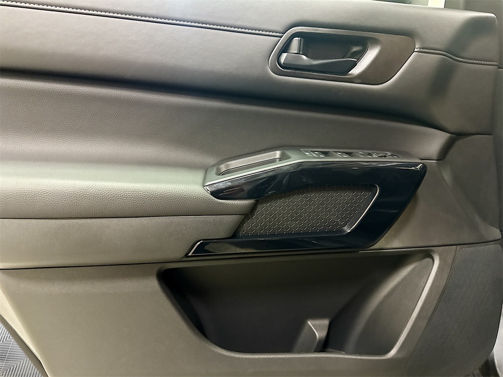 2025 Nissan Pathfinder SV photo 22
