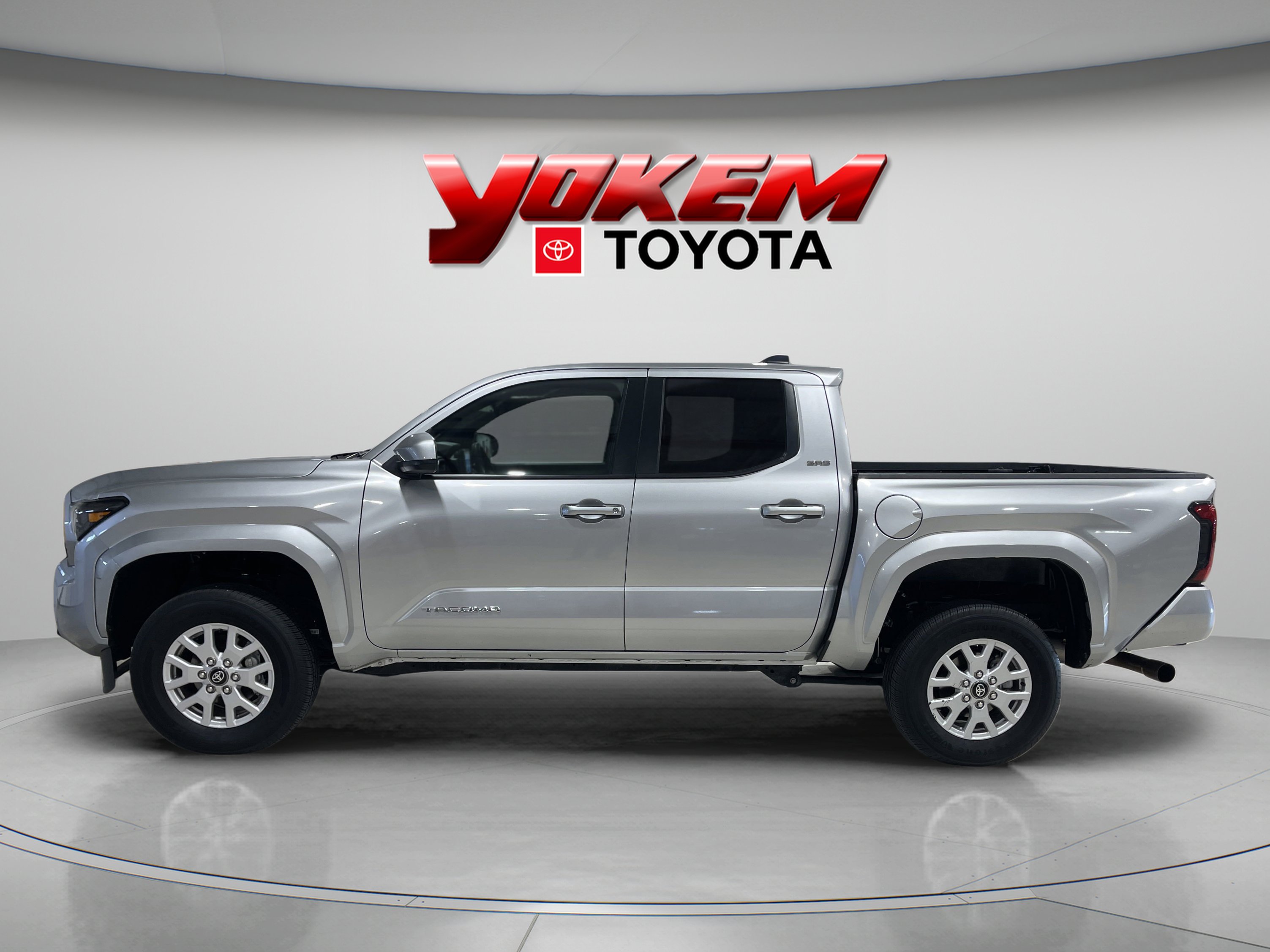 2024 Toyota Tacoma SR5 photo 2