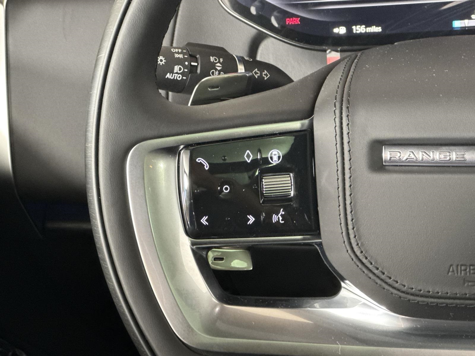2025 Land Rover Range Rover SE photo 12