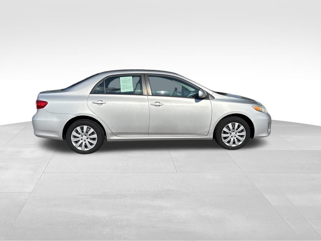 2012 Toyota Corolla LE photo 7