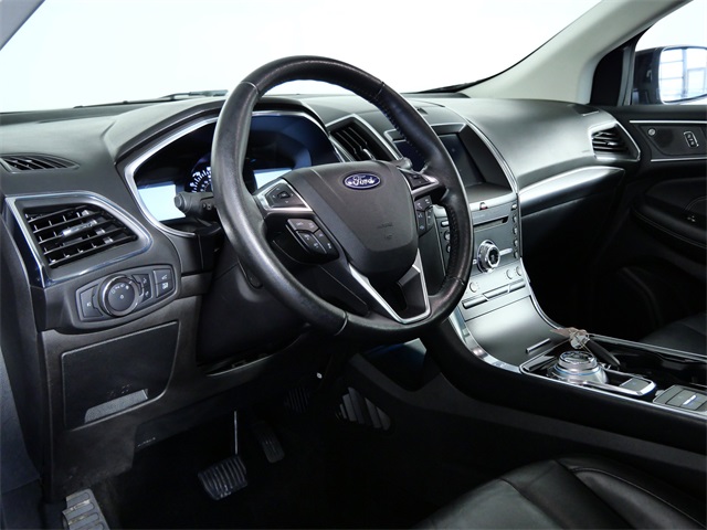 2019 Ford Edge Titanium photo 16