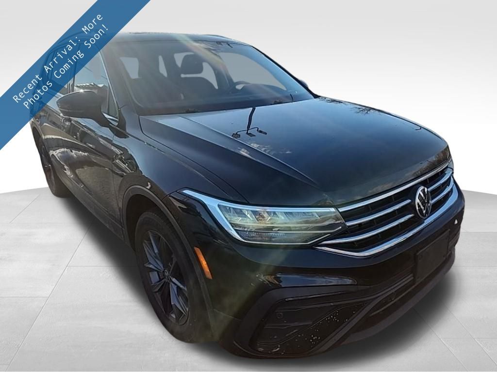 2022 Volkswagen Tiguan SE's photo