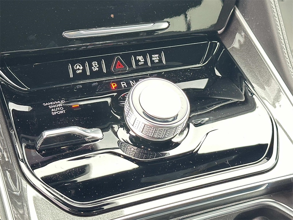 2024 Jeep Wagoneer Base photo 4