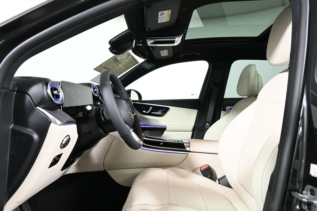 2025 Mercedes Benz GLC 300 4MATIC photo 3