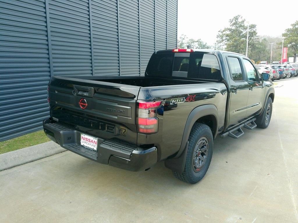 2025 Nissan Frontier Crew Cab PRO-4X photo 3