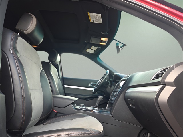 2017 Ford Explorer XLT photo 15