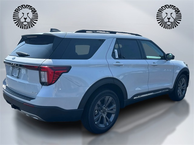 2025 Ford Explorer photo 3