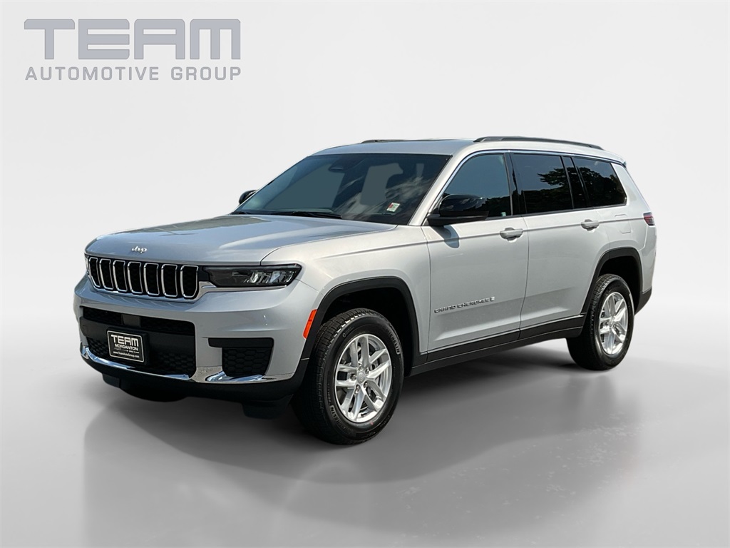 2025 Jeep Grand Cherokee Laredo photo 3