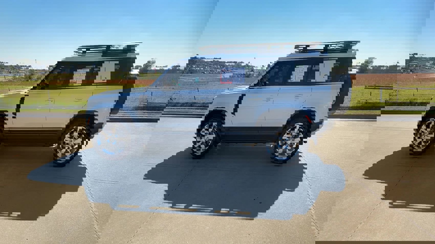 2020 Land Rover Defender 110 HSE photo 5