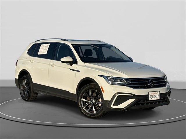 2022 Volkswagen Tiguan SE's photo