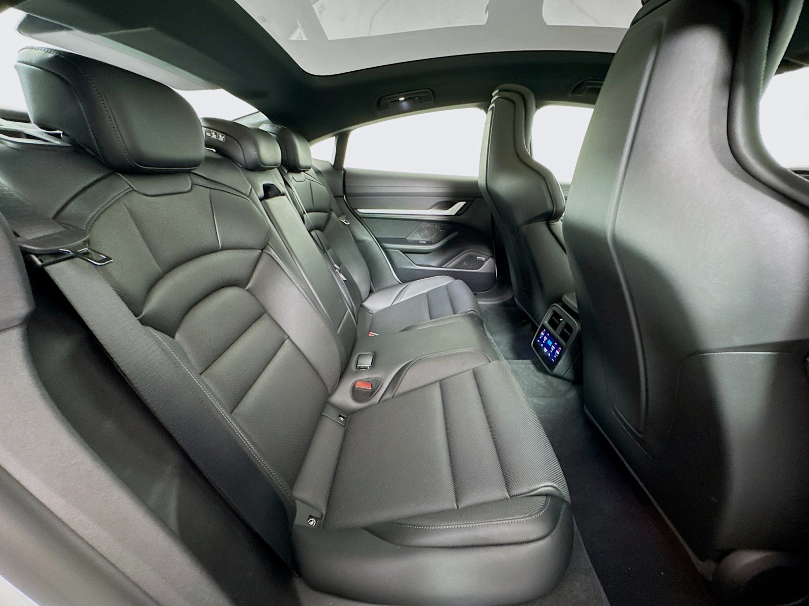 2025 Porsche Taycan 4S photo 23