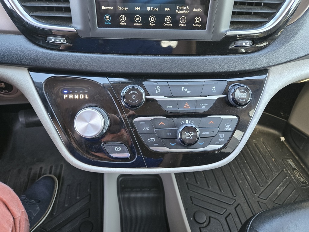 2018 Chrysler Pacifica Touring L photo 18