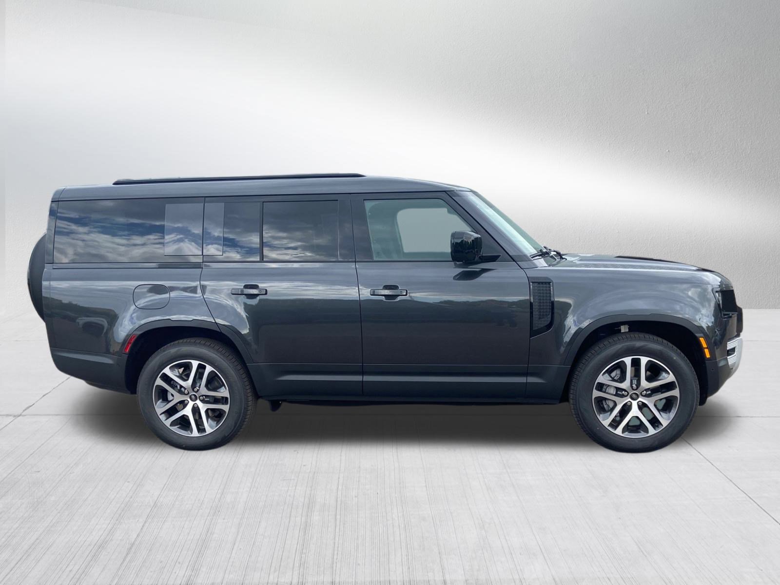 2025 Land Rover Defender S photo 4