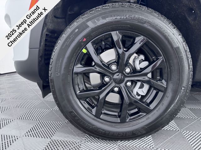 2025 Jeep Grand Cherokee Altitude X photo 14