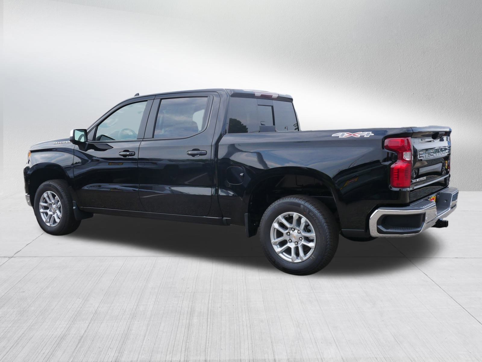 2025 Chevrolet Silverado 1500 LT photo 2