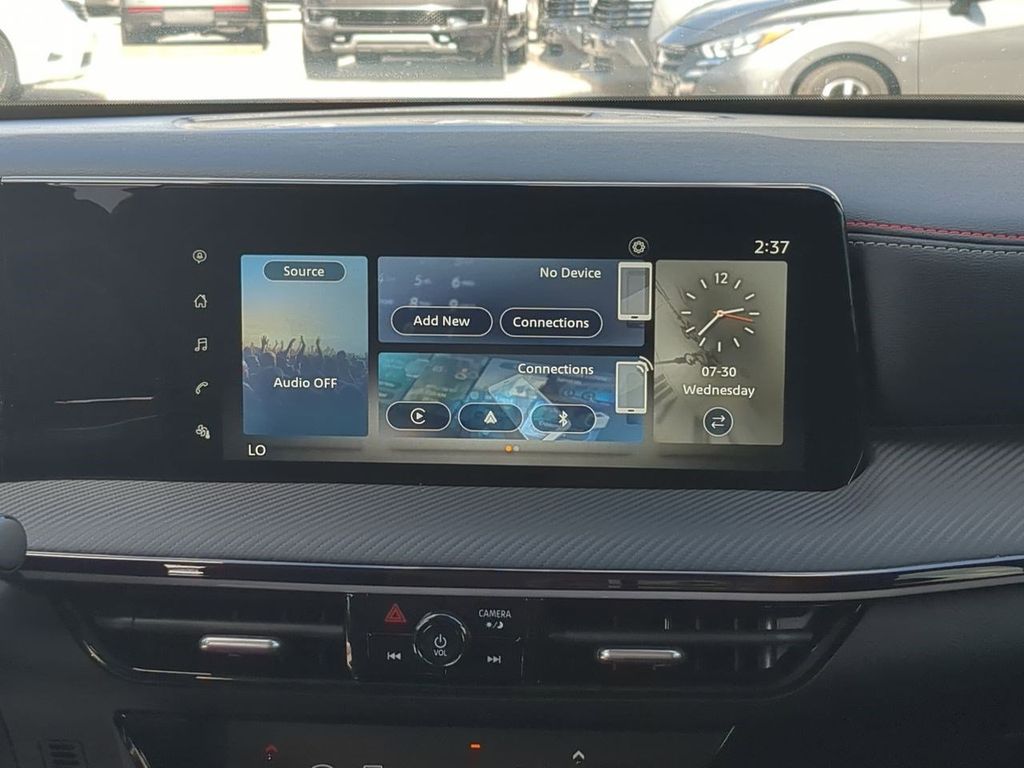 2025 Nissan Kicks SR photo 16