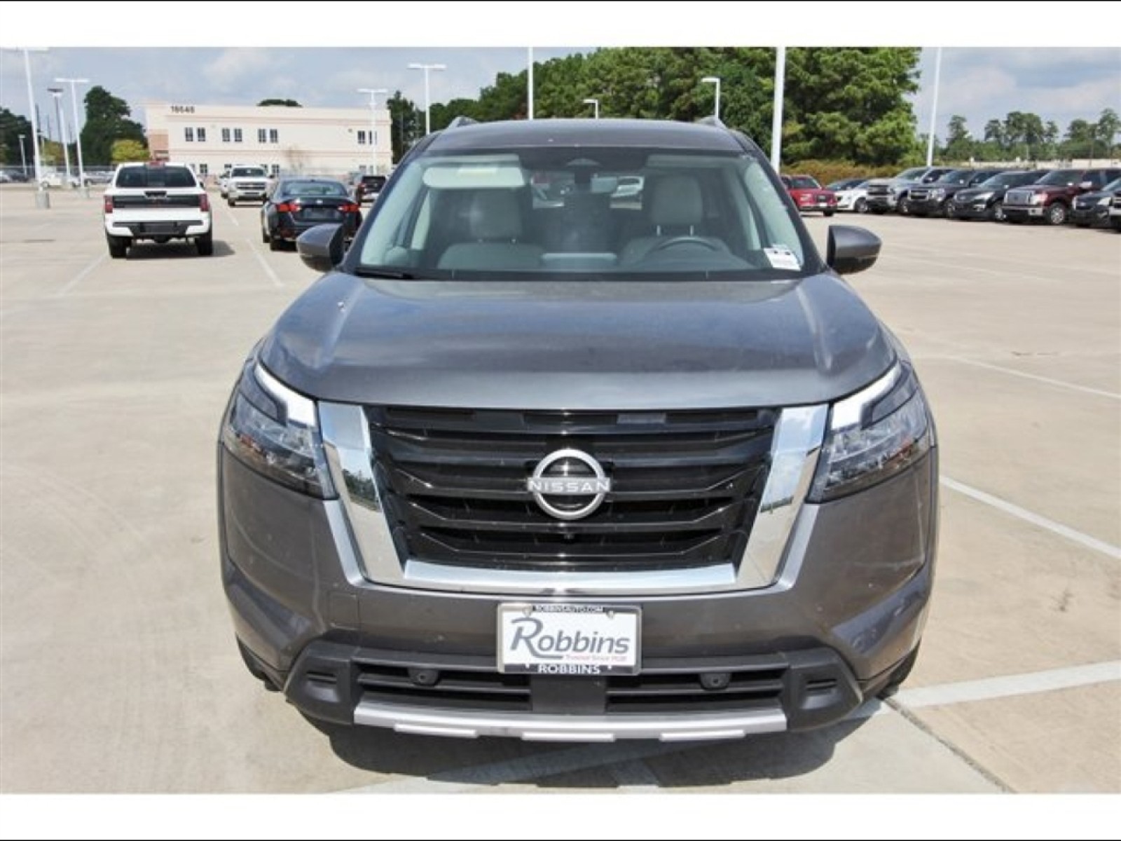 2025 Nissan Pathfinder SL - 8