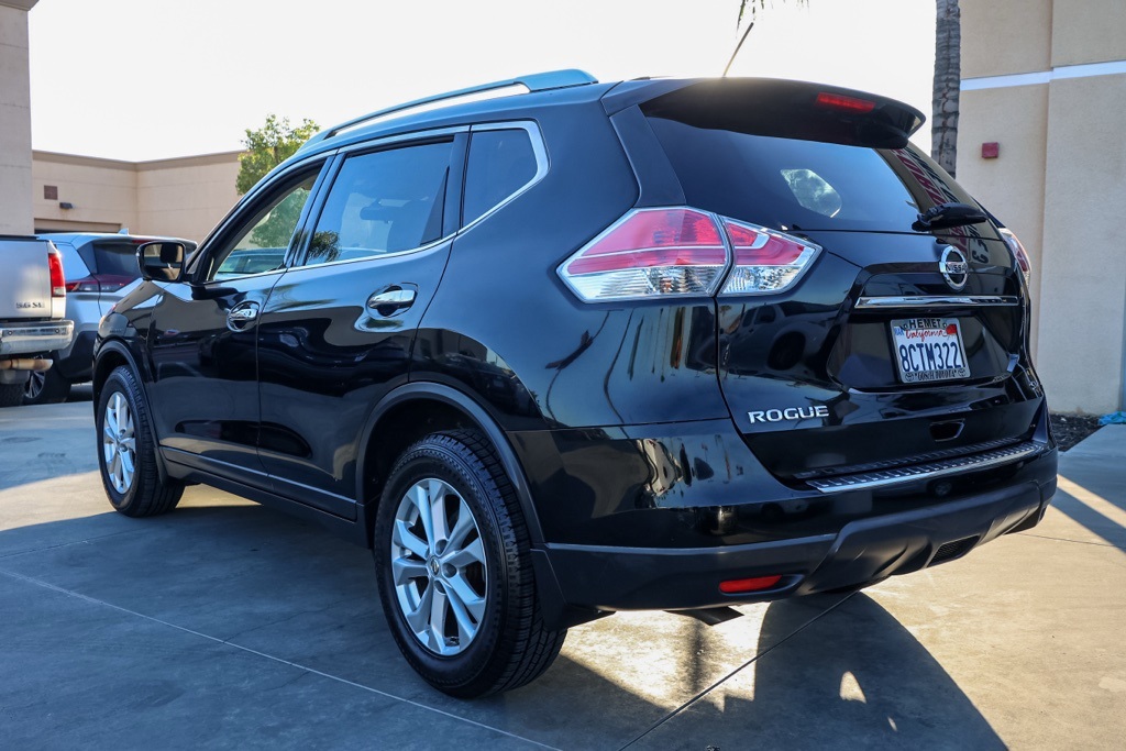 2015 Nissan Rogue SV photo 4