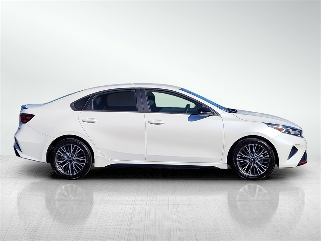 2024 Kia Forte GT-Line photo 4