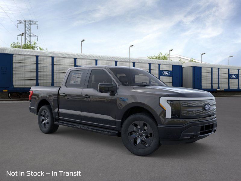 2025 Ford F-150 Lightning Lariat photo 8
