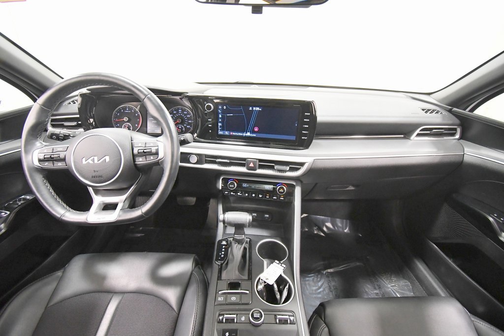 2023 Kia K5 GT-Line photo 3