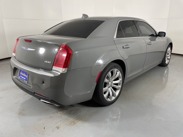 2018 Chrysler 300 Touring photo 8