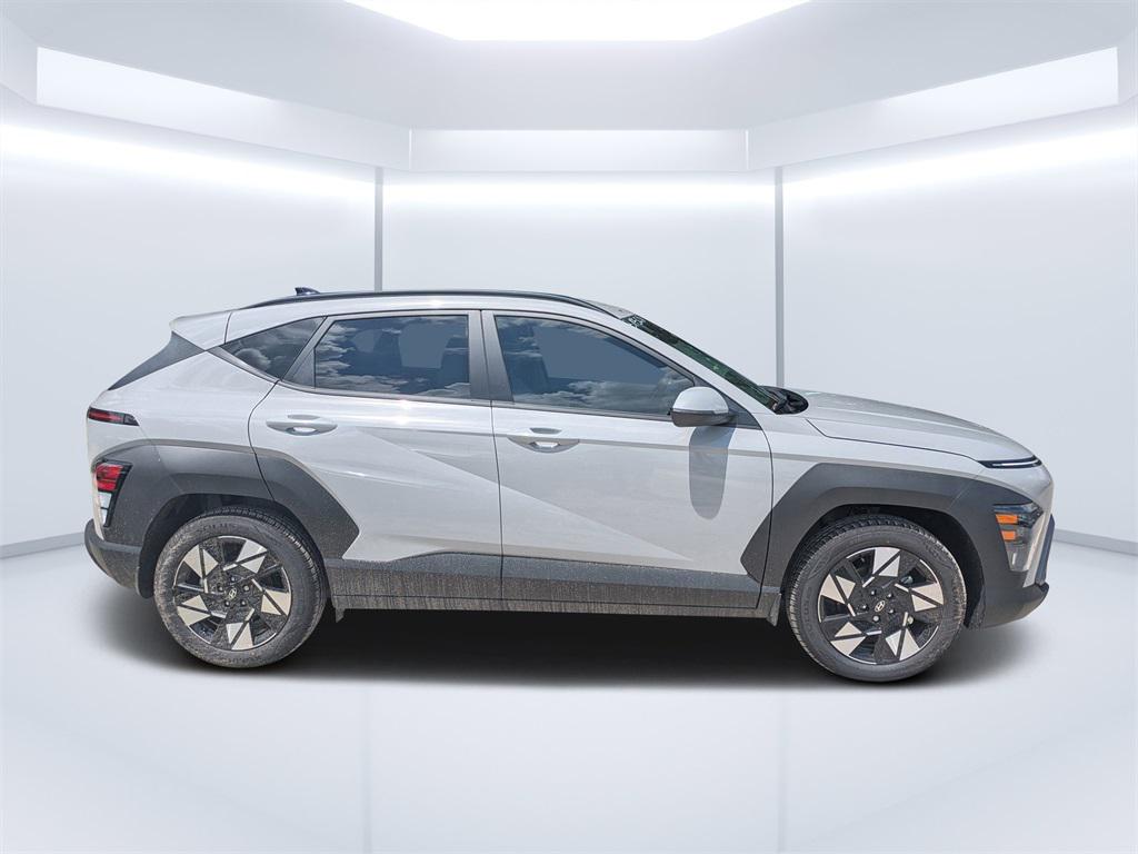 2025 Hyundai Kona SEL photo 2