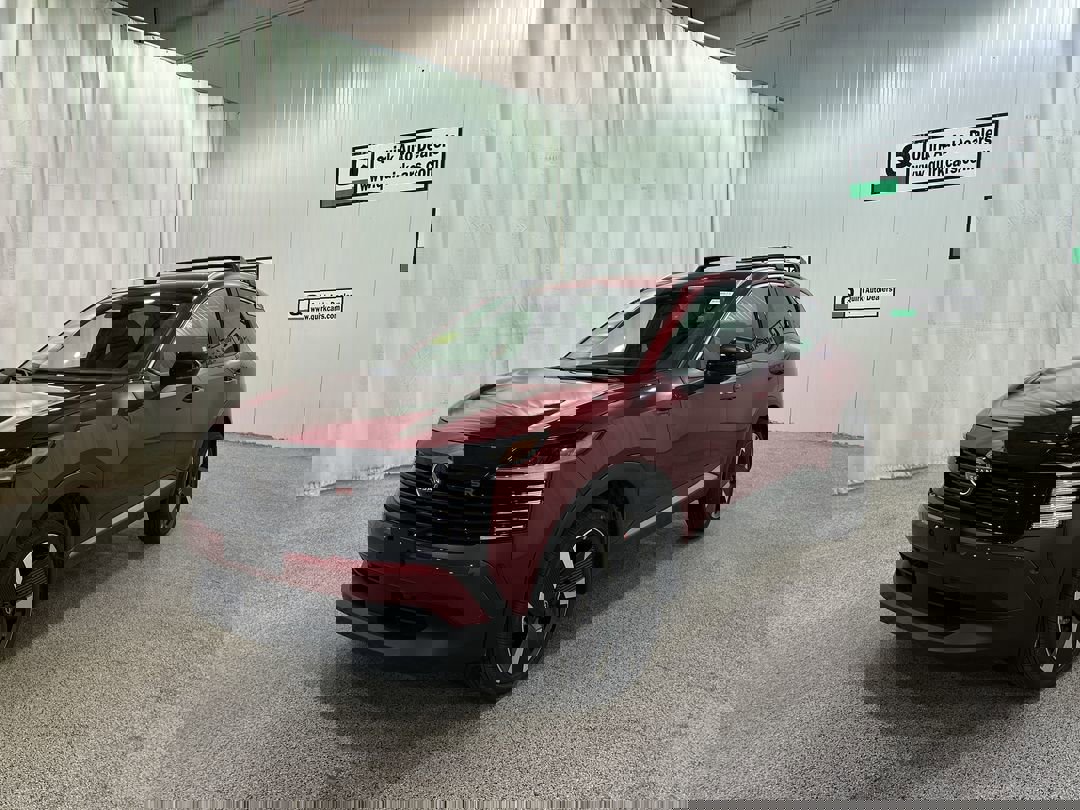 2026 Nissan Kicks SR photo 2