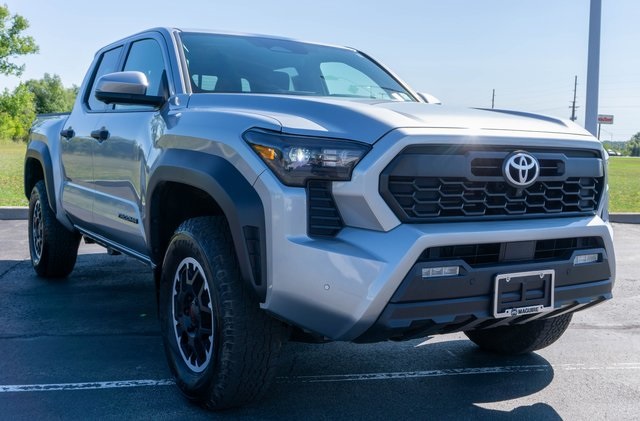 2024 Toyota Tacoma TRD Off-Road photo 4