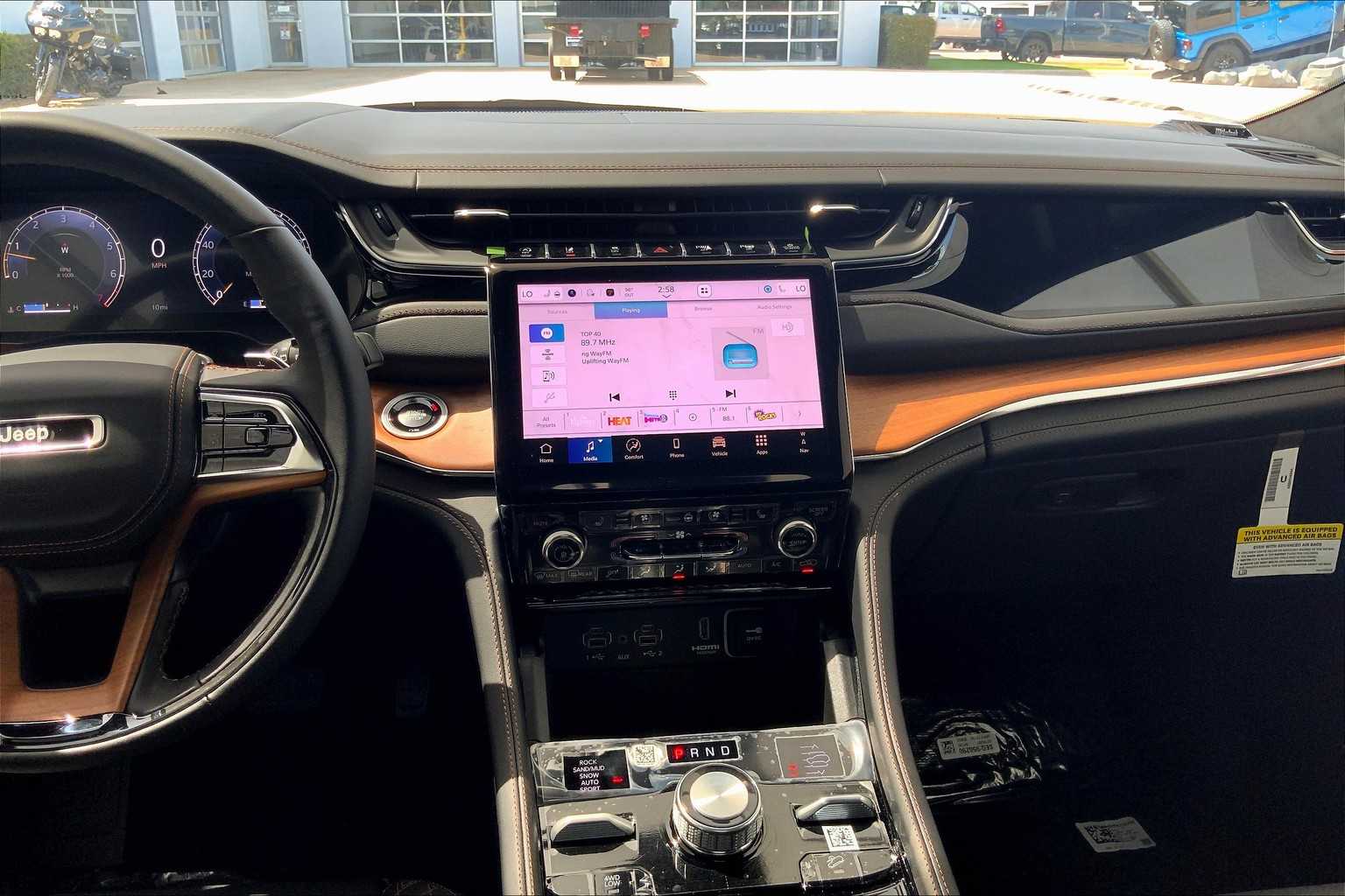 2025 Jeep Grand Cherokee Summit Reserve photo 3