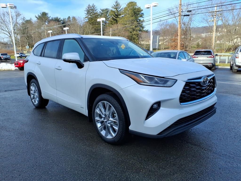 2026 Toyota Highlander Limited's photo