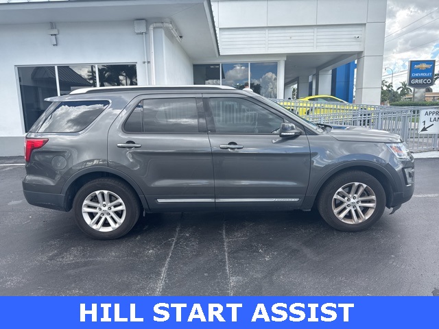 2016 Ford Explorer XLT photo 2