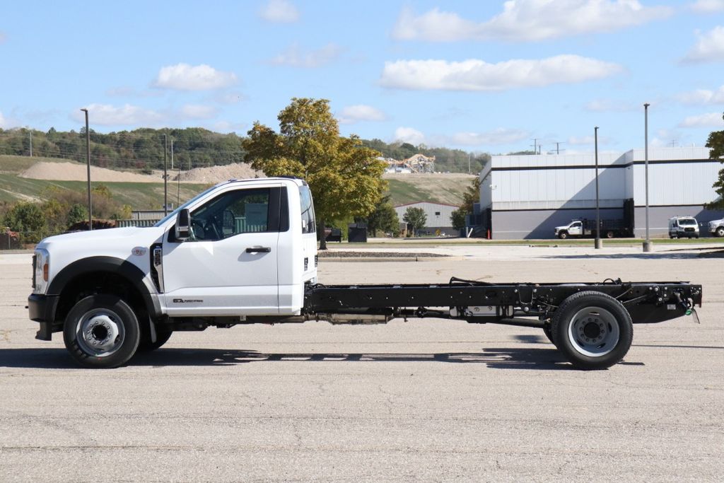 2026 Ford F-550 photo 2