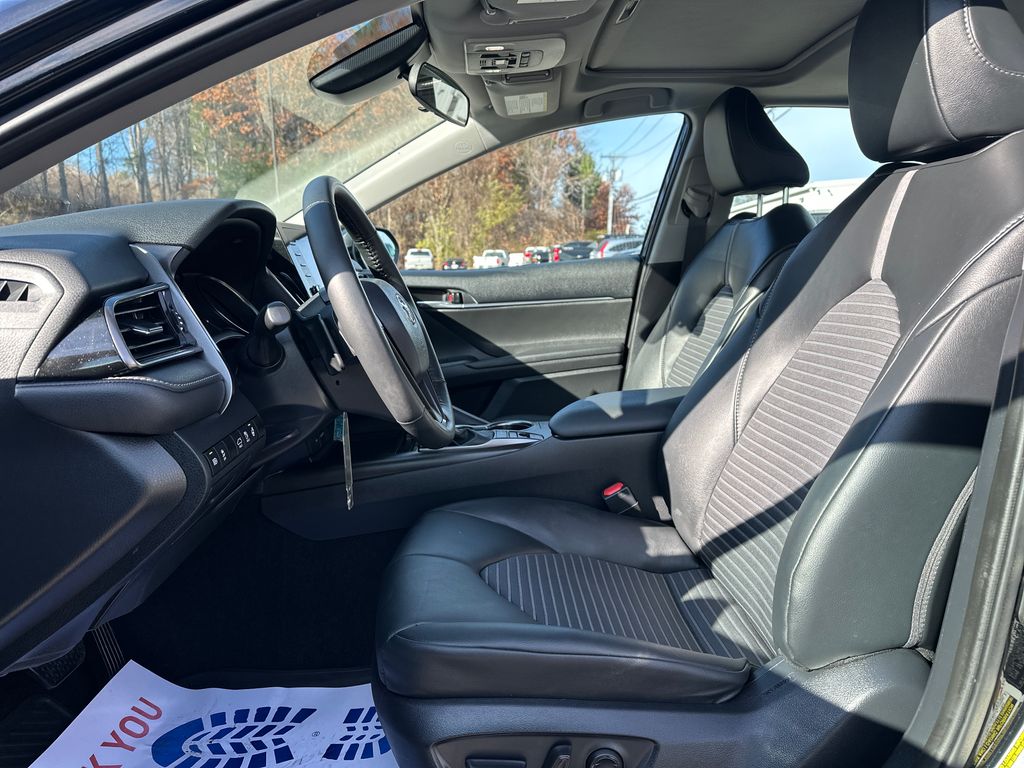2024 Toyota Camry SE photo 3