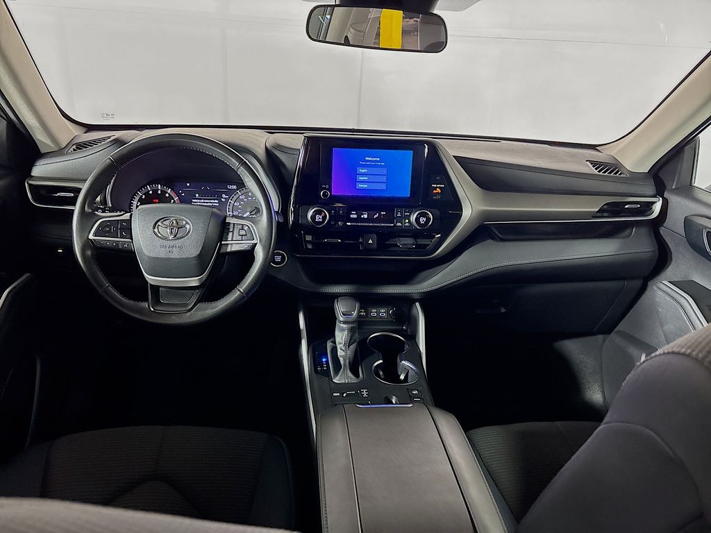 2024 Toyota Highlander LE photo 11