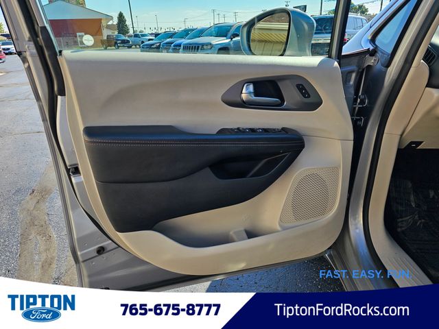 2020 Chrysler Pacifica Touring L photo 4