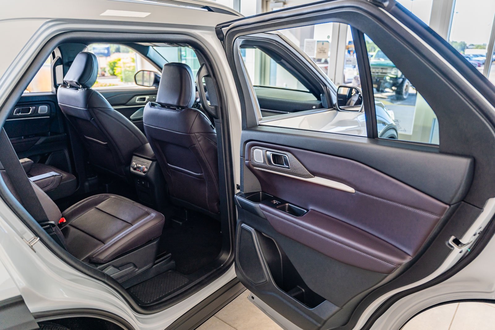 2025 Ford Explorer Platinum photo 9
