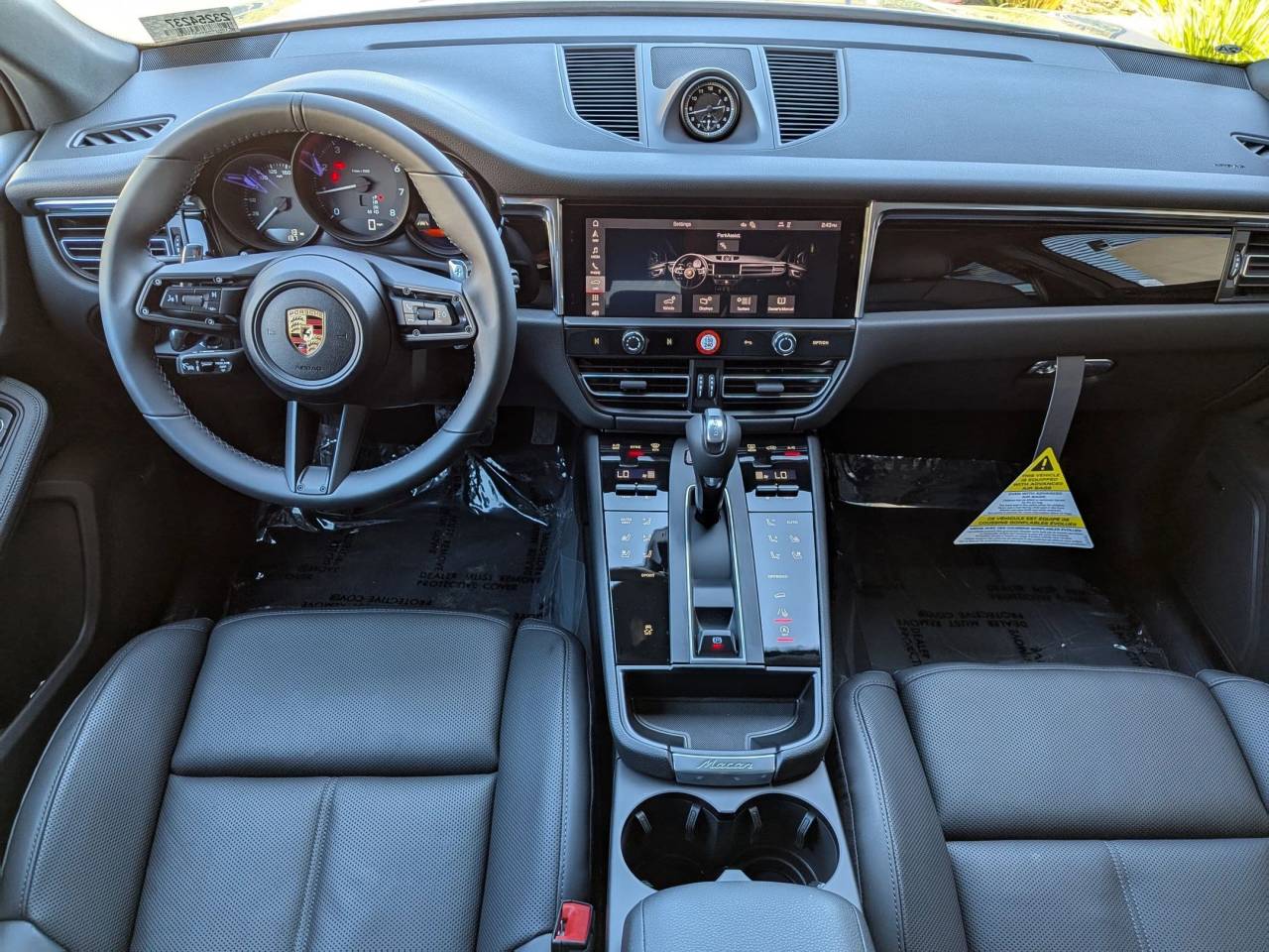 2025 Porsche Macan T photo 22
